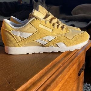 Women’s Reebok Classics Nylon sneaker - size 8.5